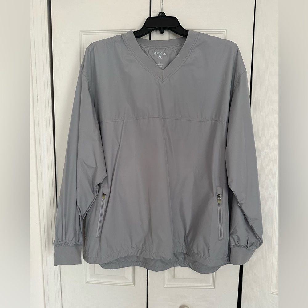 ⛳️ Weather v neck with zippered pockets